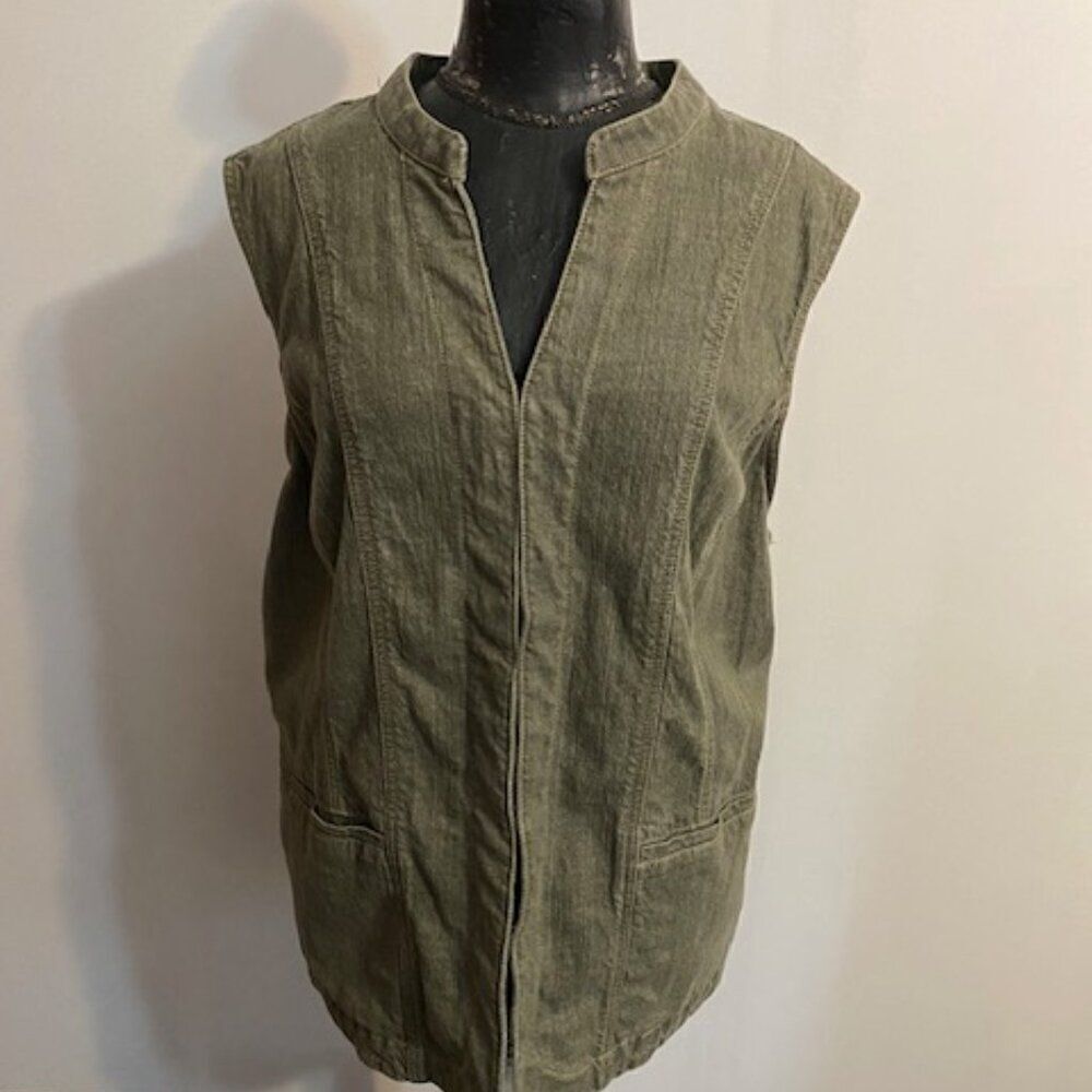 Liz & Me Green V-neck clasp closure denim vest, size 22/24